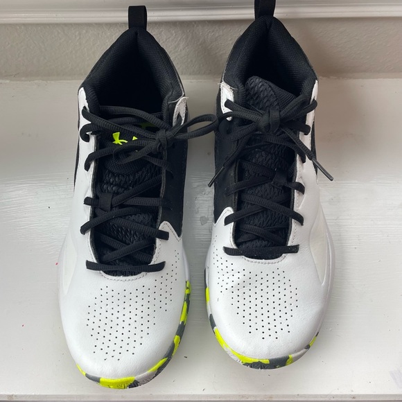 Under Armour basketball sneakers men’s 10.5 women’s 12 black with camo - Picture 2 of 10